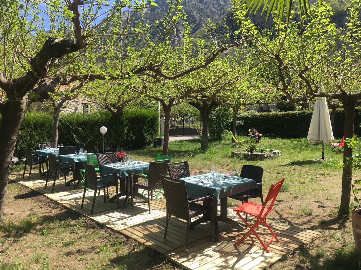 La Mirabelle-Casteil Country House Guest House Exterior photo