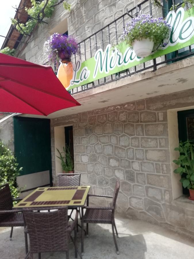 La Mirabelle-Casteil Country House Guest House Exterior photo